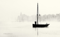 boot-boat-fog-nebel-neblig-misty-See-Lake-Minimalismus-minimalistisch-minimalistic-people-Menschen-Silhouette-black-white-schwarz-weiss-B_DSC1135sw